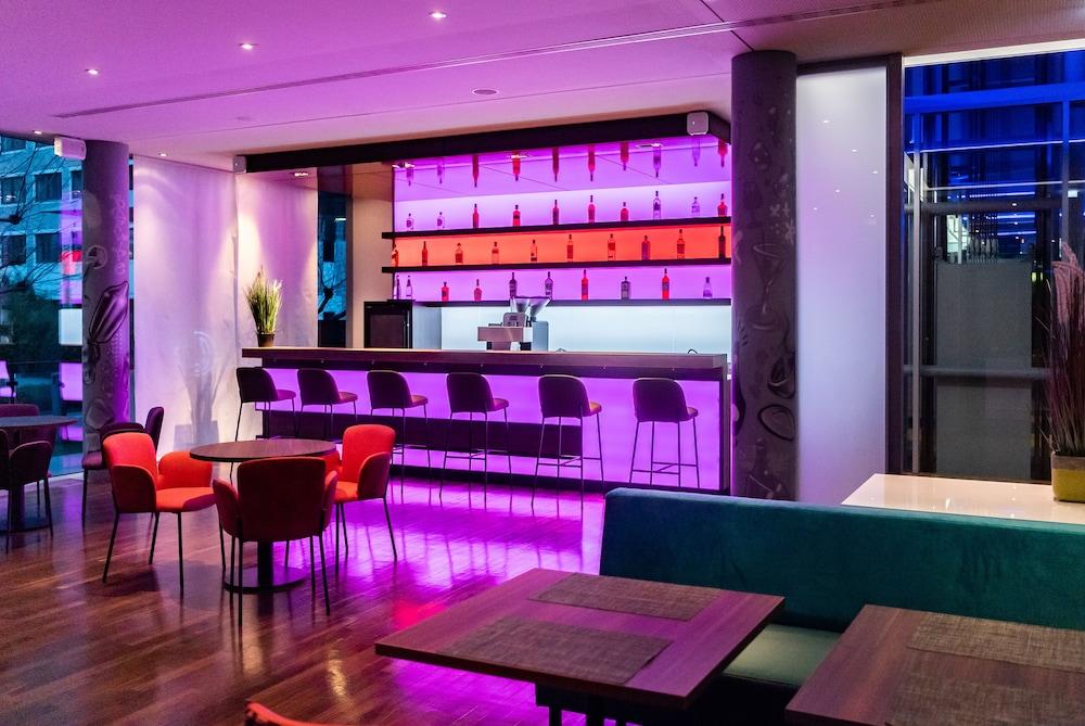 Готель Doubletree By Hilton Frankfurt Niederrad Франкфурт-на-Майні Екстер'єр фото