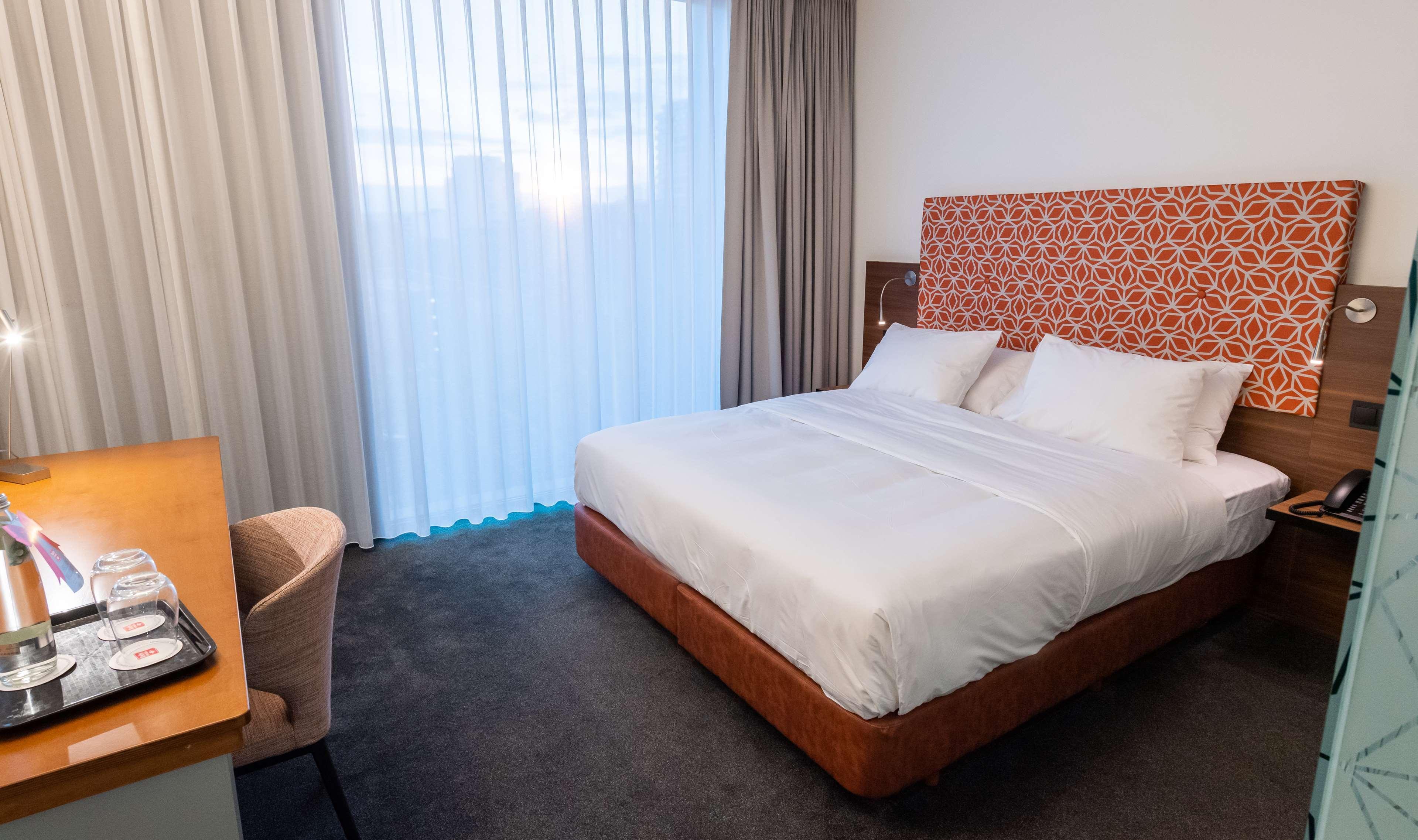 Готель Doubletree By Hilton Frankfurt Niederrad Франкфурт-на-Майні Екстер'єр фото