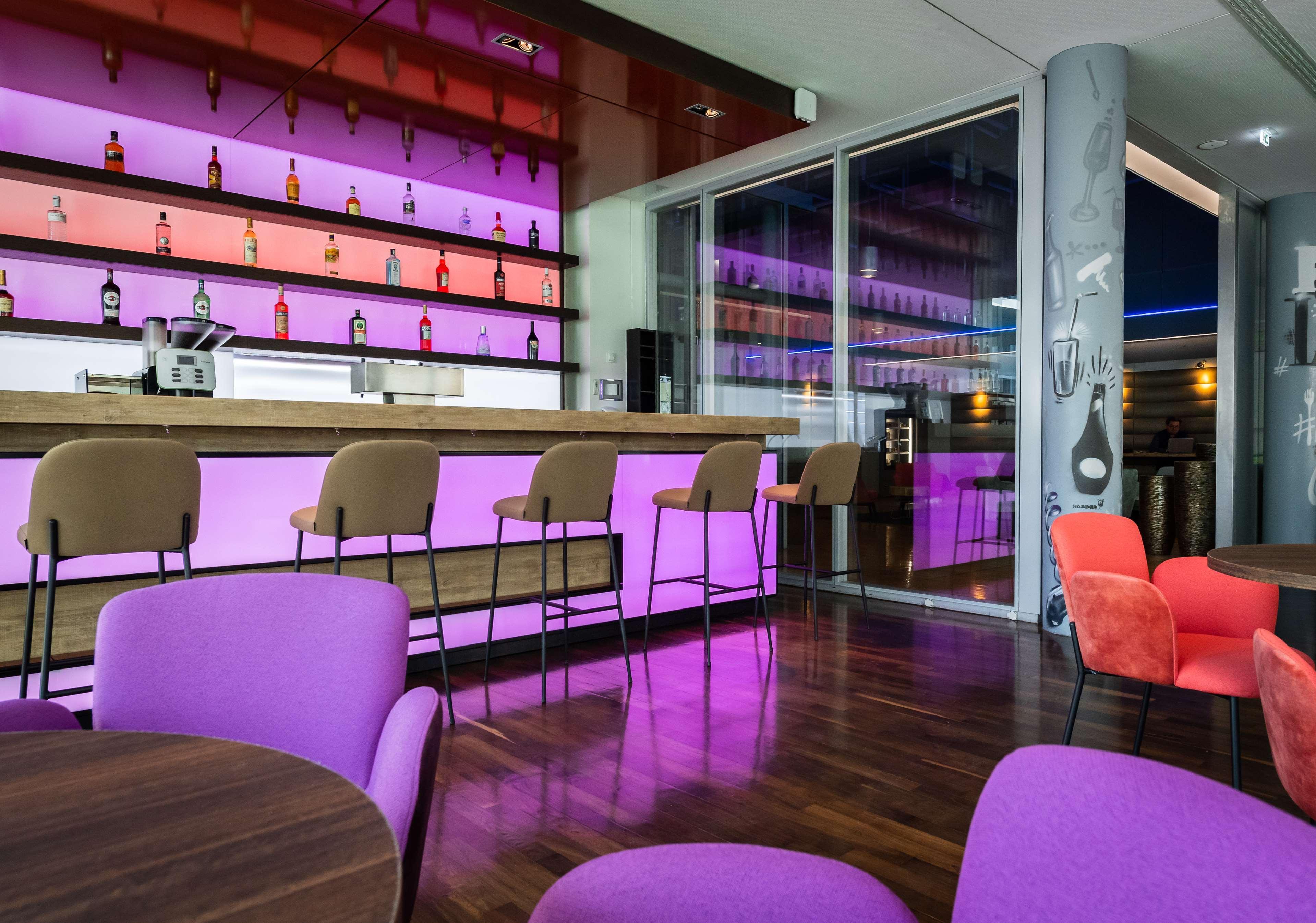 Готель Doubletree By Hilton Frankfurt Niederrad Франкфурт-на-Майні Екстер'єр фото