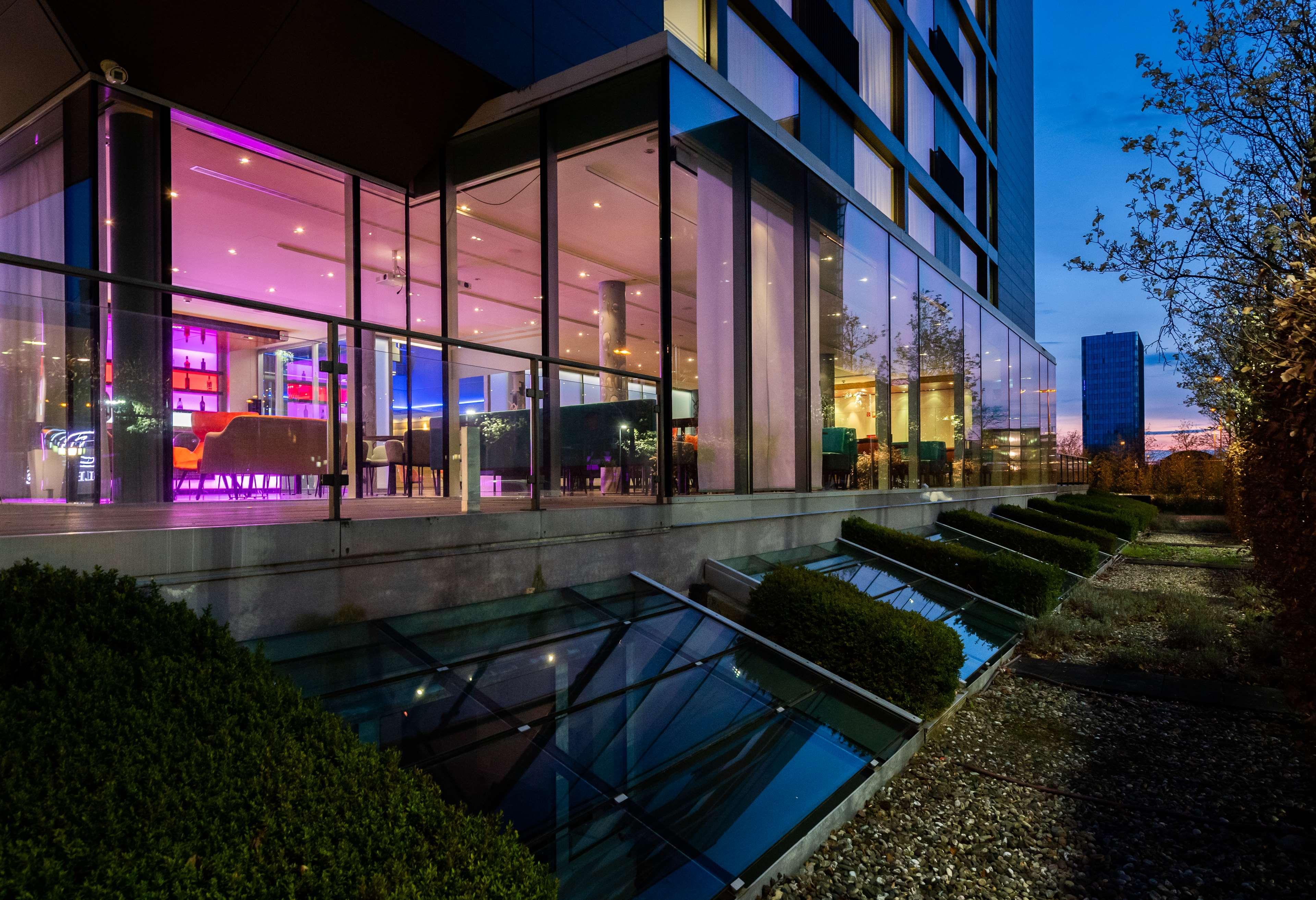 Готель Doubletree By Hilton Frankfurt Niederrad Франкфурт-на-Майні Екстер'єр фото