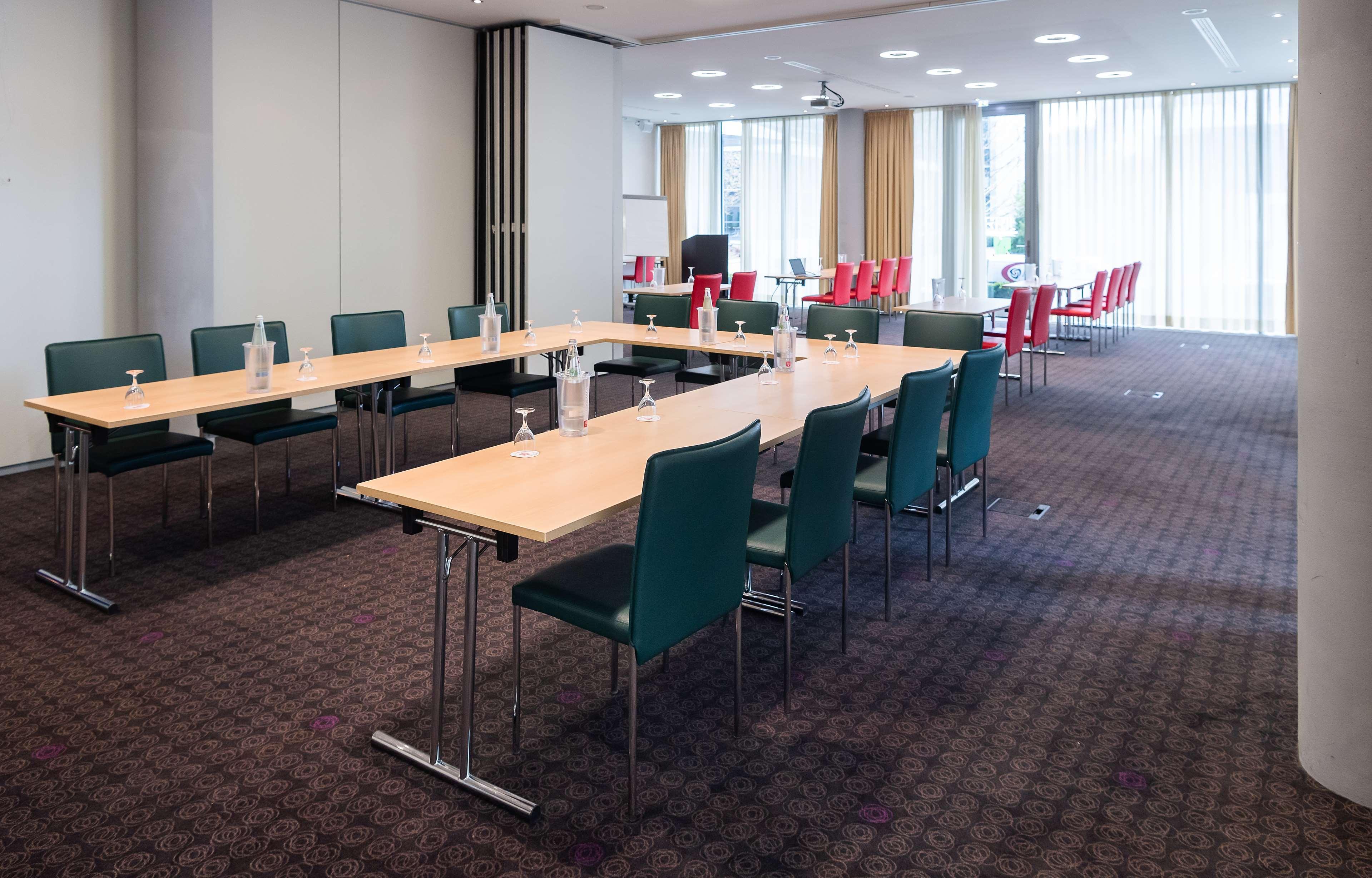 Готель Doubletree By Hilton Frankfurt Niederrad Франкфурт-на-Майні Екстер'єр фото