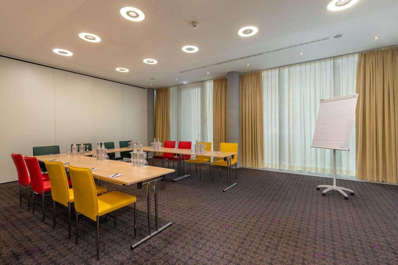 Готель Doubletree By Hilton Frankfurt Niederrad Франкфурт-на-Майні Екстер'єр фото
