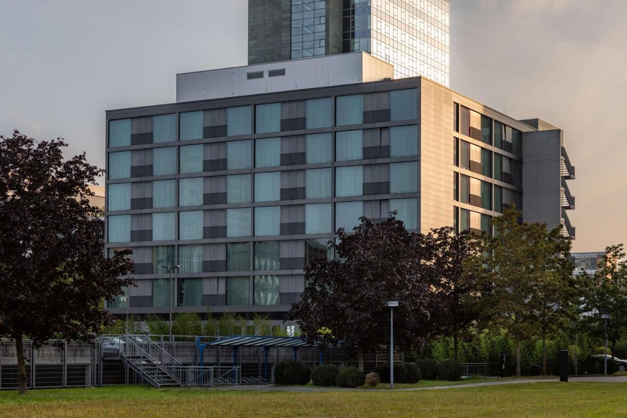 Готель Doubletree By Hilton Frankfurt Niederrad Франкфурт-на-Майні Екстер'єр фото
