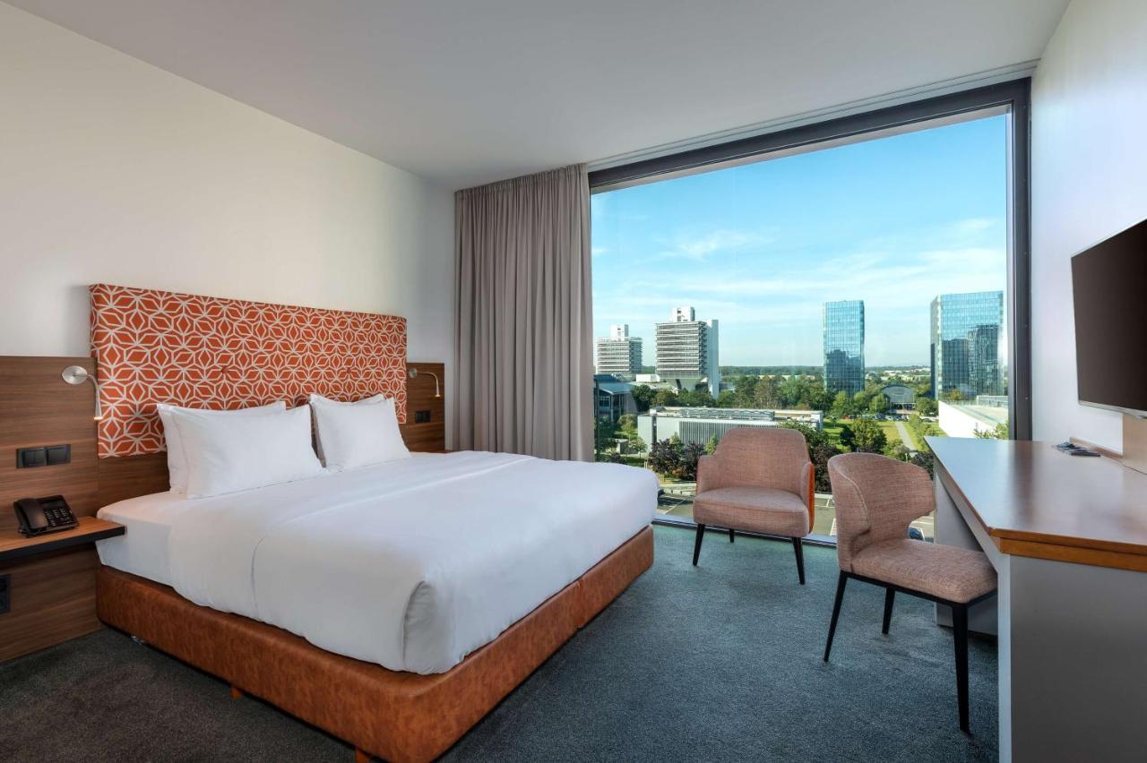 Готель Doubletree By Hilton Frankfurt Niederrad Франкфурт-на-Майні Екстер'єр фото