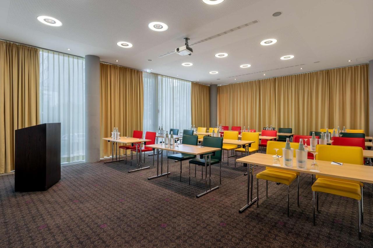 Готель Doubletree By Hilton Frankfurt Niederrad Франкфурт-на-Майні Екстер'єр фото