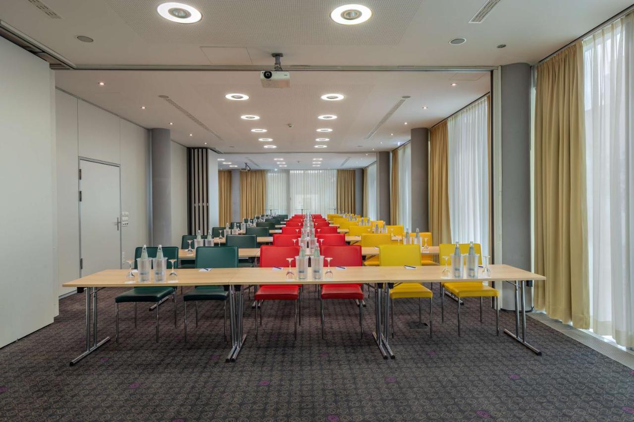 Готель Doubletree By Hilton Frankfurt Niederrad Франкфурт-на-Майні Екстер'єр фото