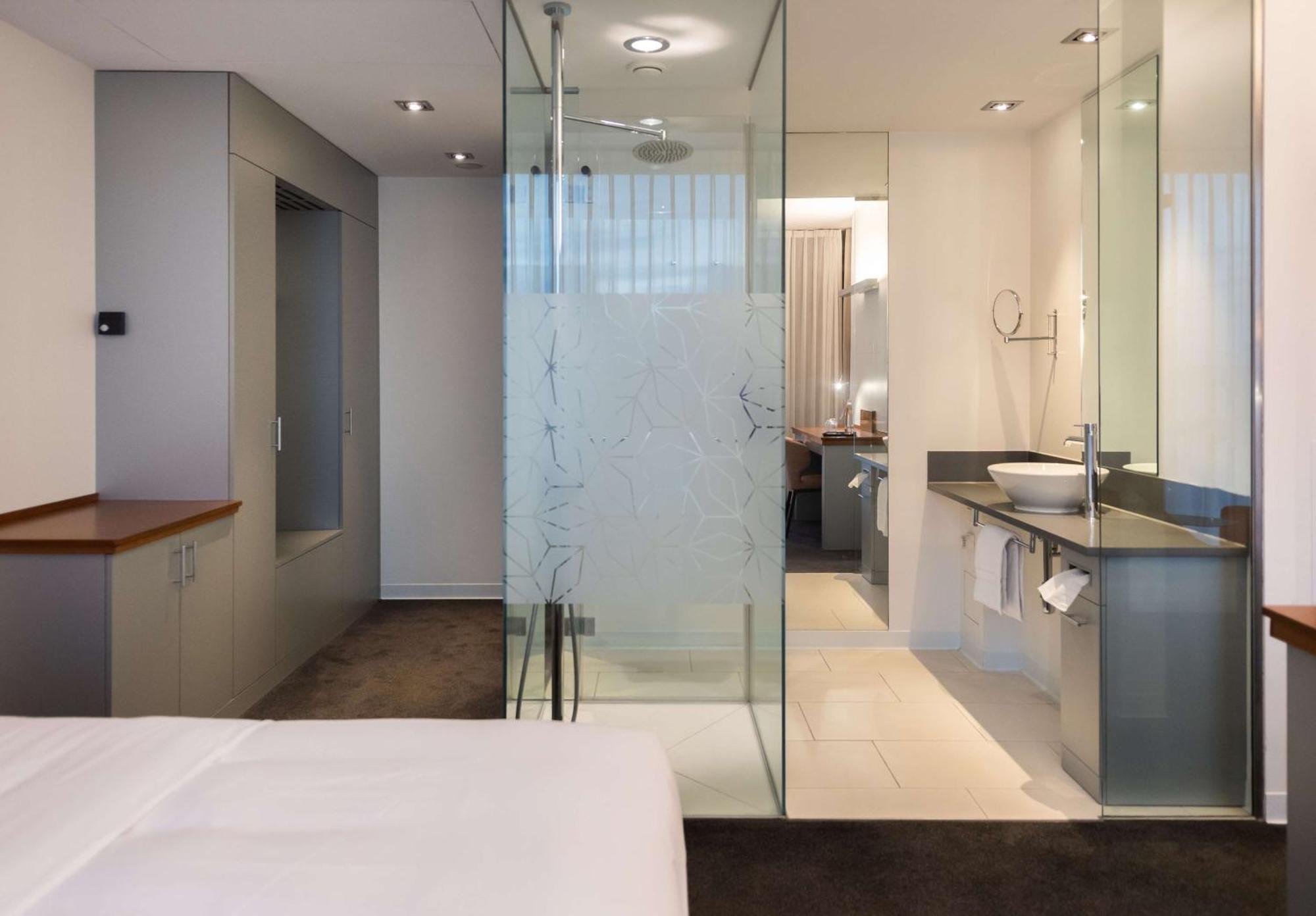 Готель Doubletree By Hilton Frankfurt Niederrad Франкфурт-на-Майні Екстер'єр фото