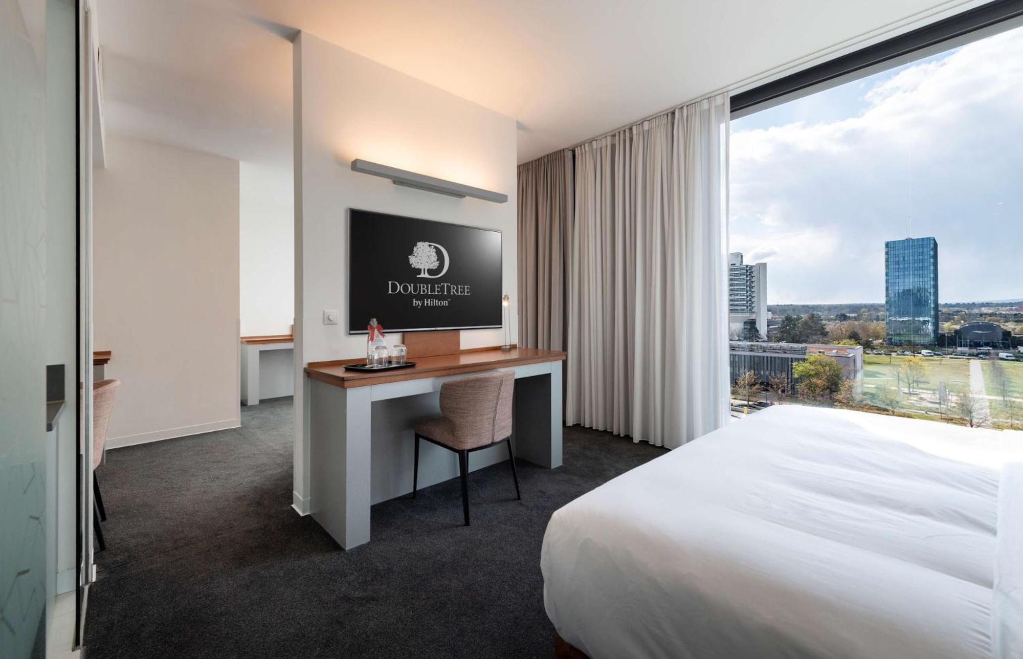 Готель Doubletree By Hilton Frankfurt Niederrad Франкфурт-на-Майні Екстер'єр фото