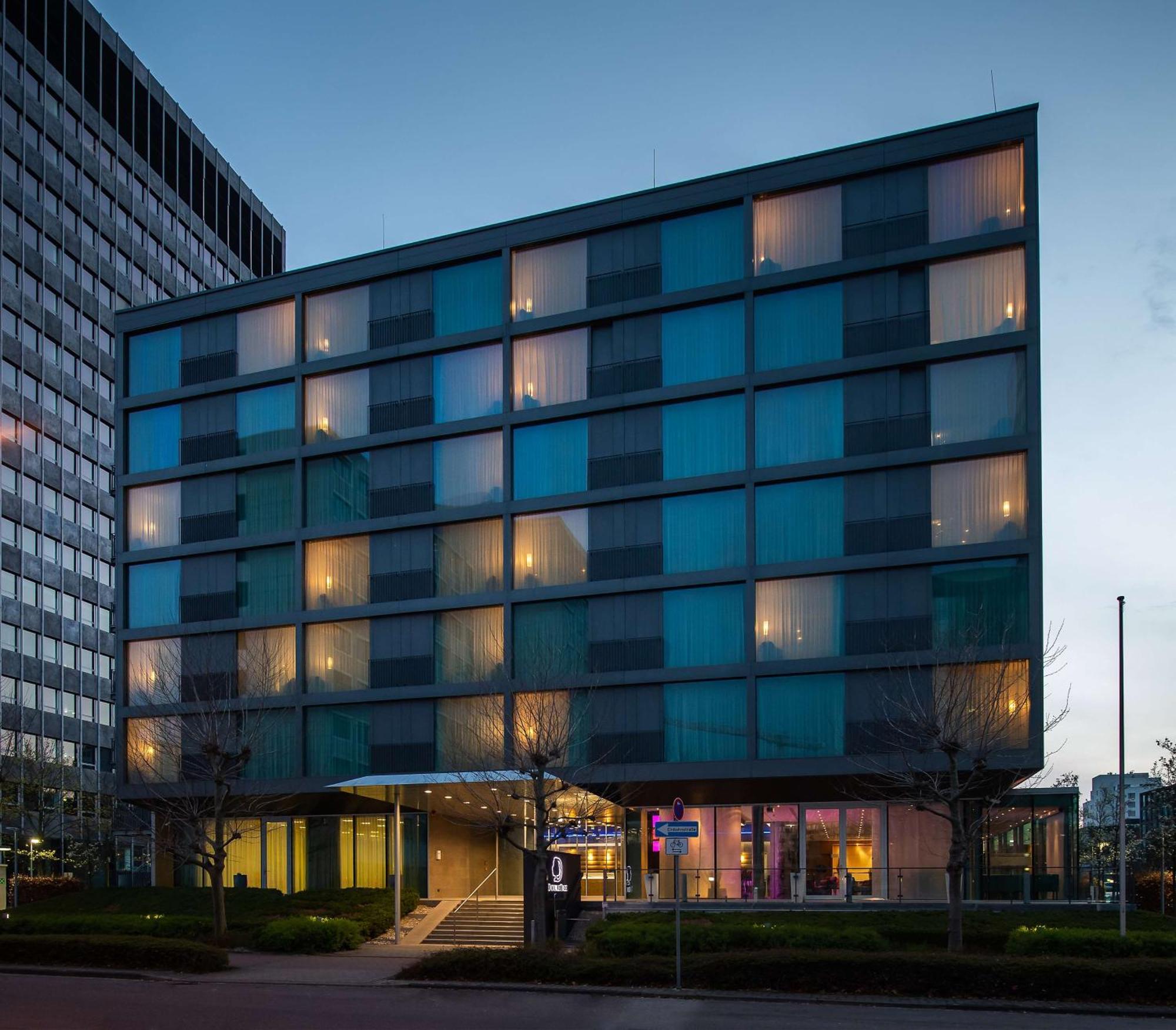 Готель Doubletree By Hilton Frankfurt Niederrad Франкфурт-на-Майні Екстер'єр фото