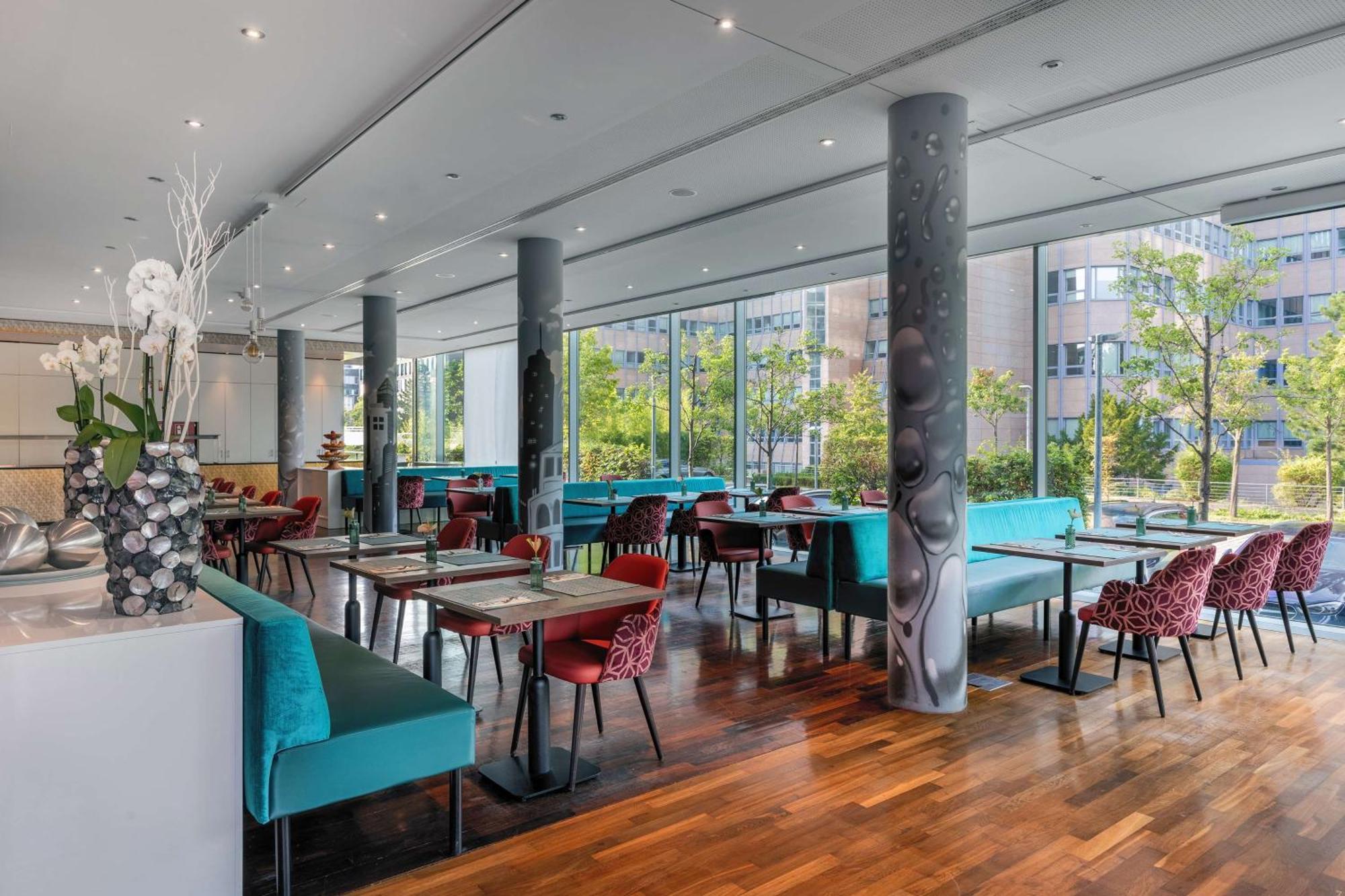 Готель Doubletree By Hilton Frankfurt Niederrad Франкфурт-на-Майні Екстер'єр фото