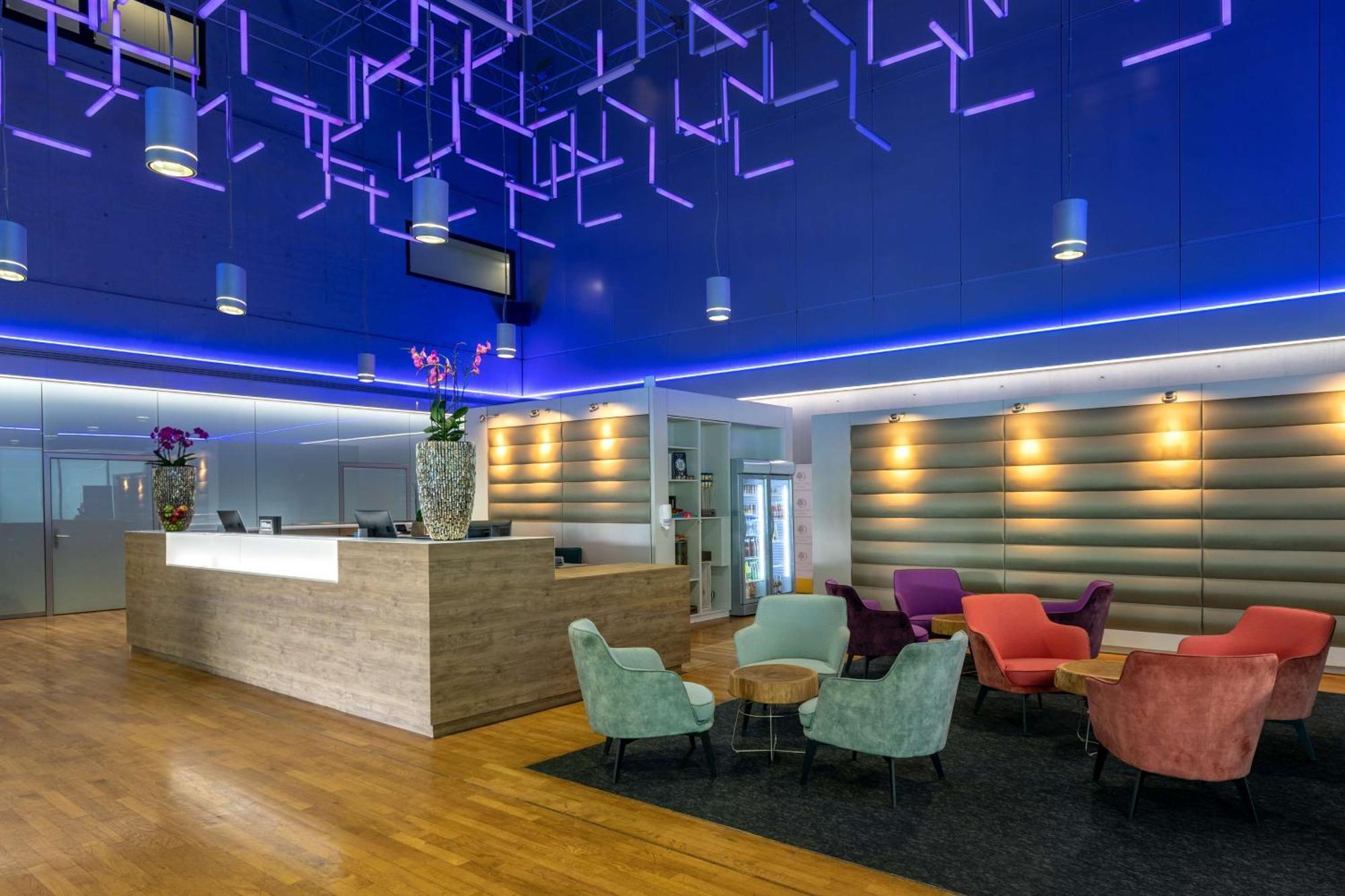 Готель Doubletree By Hilton Frankfurt Niederrad Франкфурт-на-Майні Екстер'єр фото